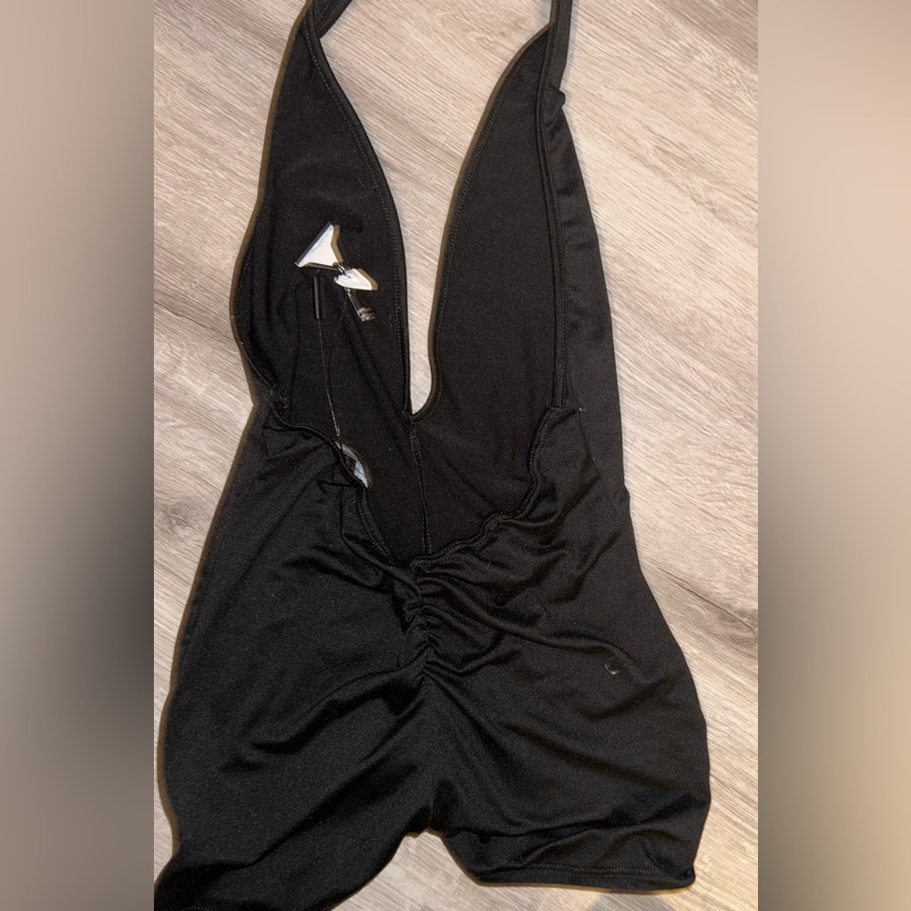 FASHION NOVA SHORT JUMPSUIT - Picture 2 of 2